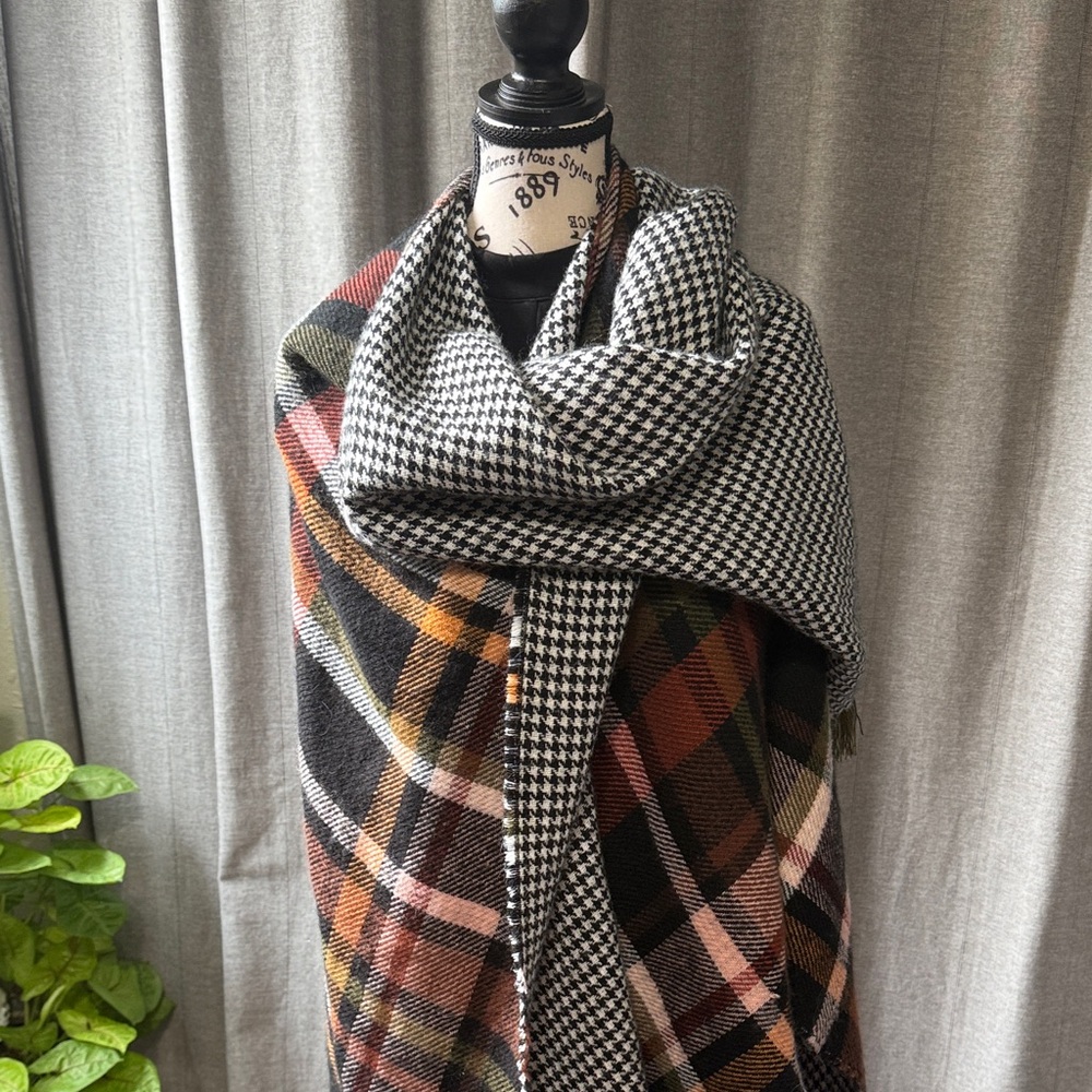 Plaid and Houndstooth Multicolor Woman’s Wrap